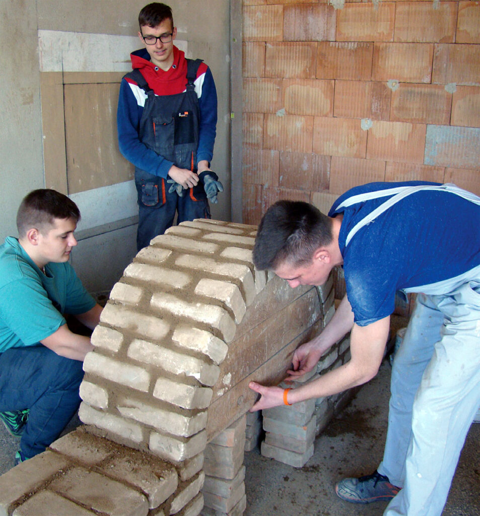 Zajęcia w Pracowni ZSR-B technik budownictwa. Fot. ARCHIWUM SZKOŁY