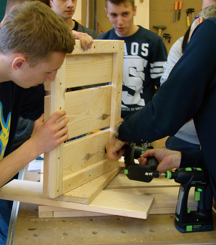 Zajęcia w Pracowni ZSR-B stolarz. Fot. ARCHIWUM SZKOŁY
