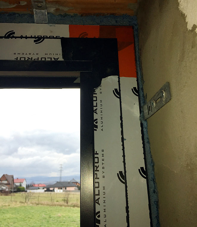 Ważne jest solidne mocowanie mechaniczne. Fot. MULTIKO ARCHITEKTURA OKIEN