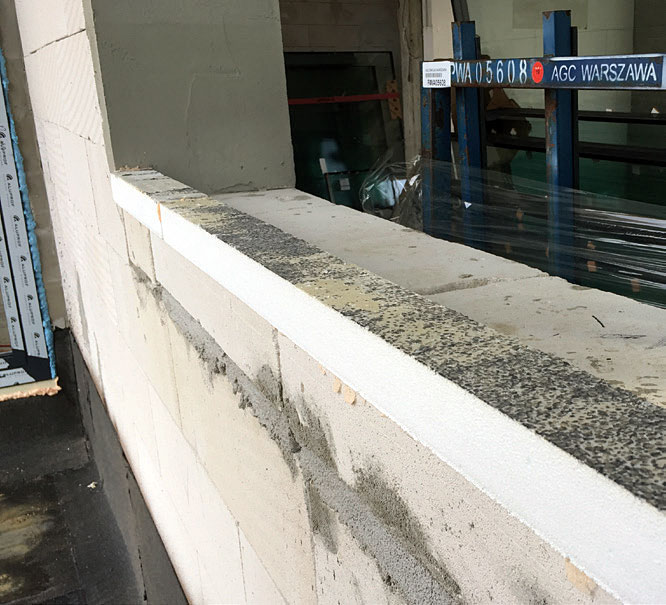 Otwór przygotowany do montażu okna. Fot. MULTIKO ARCHITEKTURA OKIEN