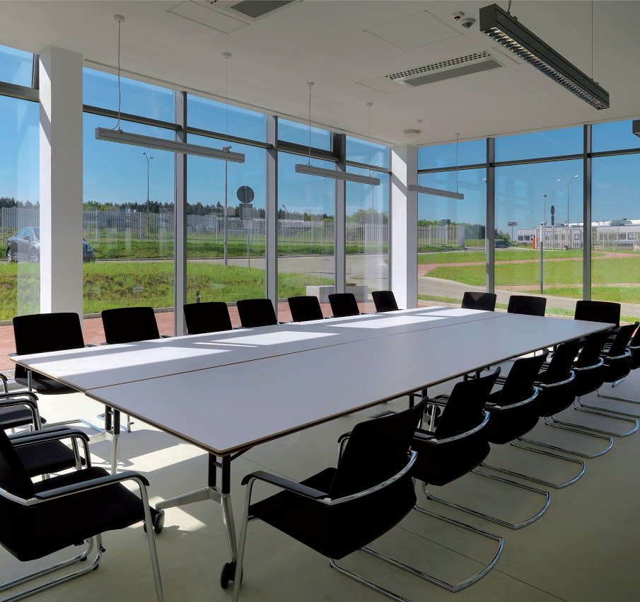 Szkło przeciwsłoneczne stosuje się, by chronić pomieszczenia przed przegrzewaniem Fot. PILKINGTON