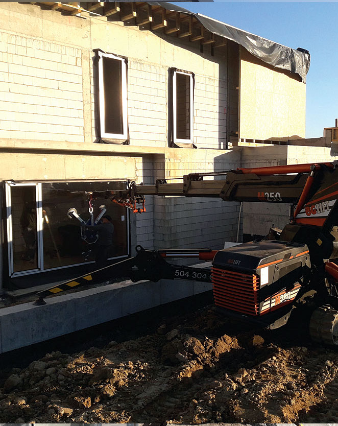 Sięganie po ładunek znajdujący się poniżej poziomu, na którym stoi żuraw. Fot. GLASSLIFT