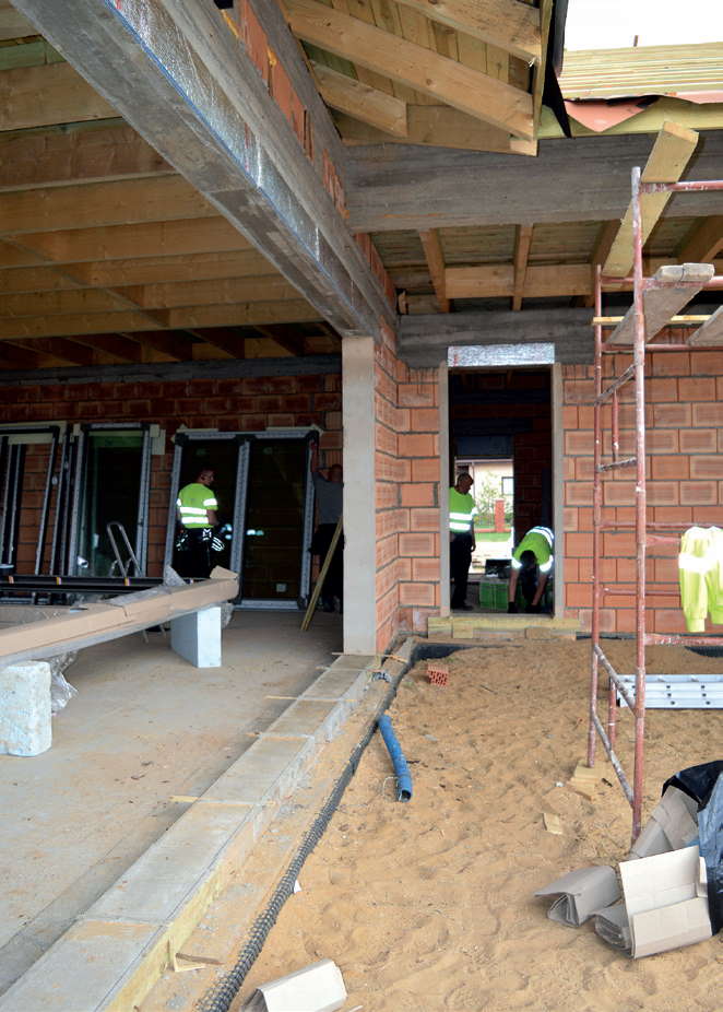 Nadproże ocieplone warstwą specjalnej folii izolacyjnej Alutermo